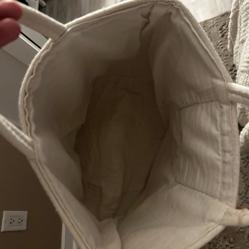 GUESS white Beach Tote Bag - Picture 4 of 4